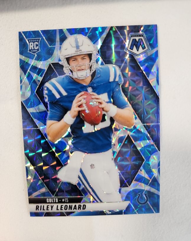 2025 Panini Mosaic #372 Riley Leonard — front