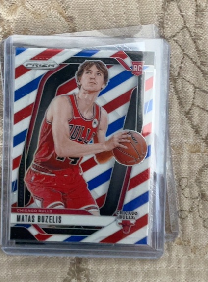 2024-25 Panini Prizm #252 Matas Buzelis Red White & Blue Prizm Rookie Chicago Bulls — front