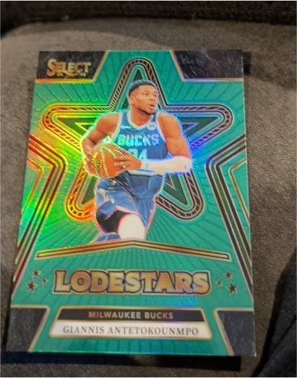 2024-25 Panini Select #4 Giannis Antetokounmpo Lodestars — front