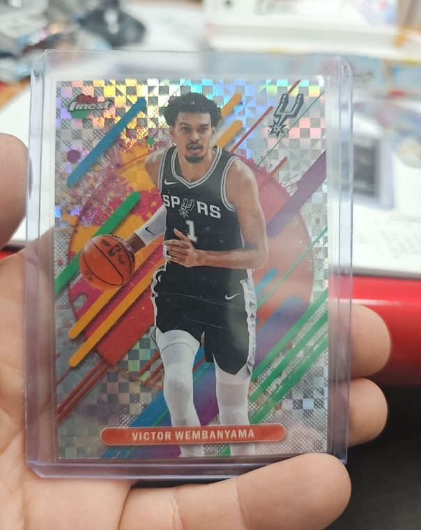 2025-26 Topps Finest #98 Victor Wembanyama — front