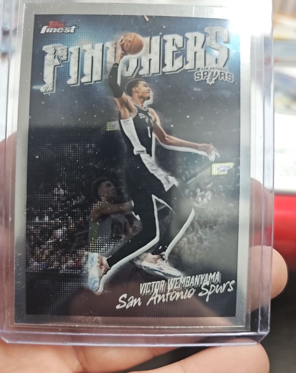 2025 Topps Finest Finishers #FI-1 Victor Wembanyama — front