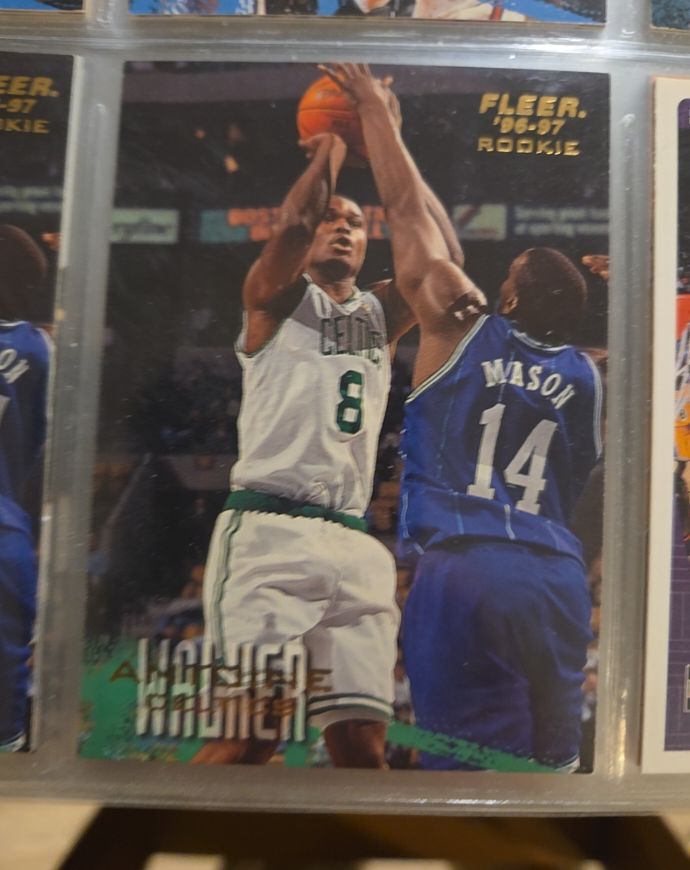 1996-97 Fleer #157 Antoine Walker — front