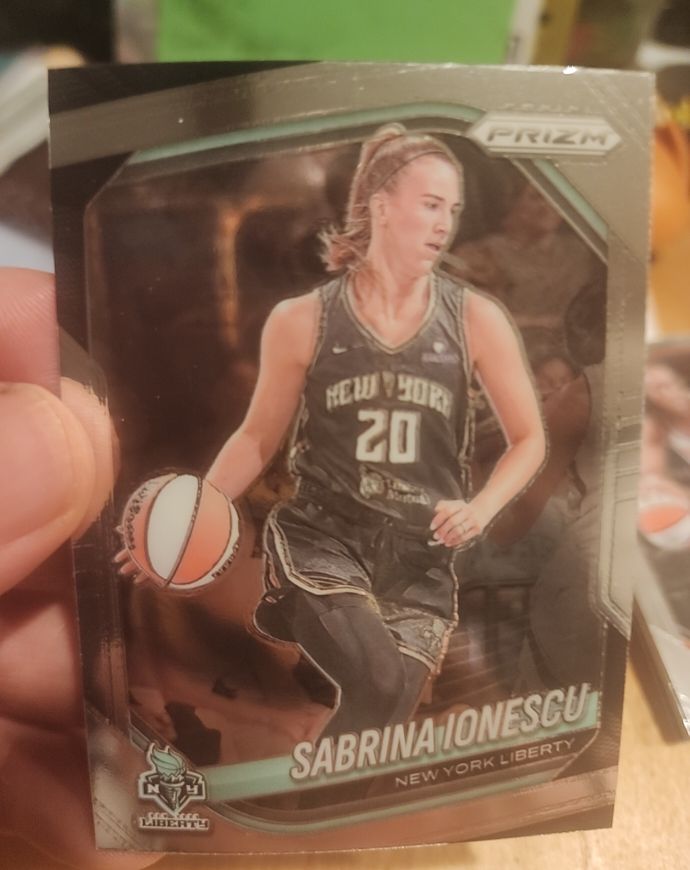 2025 Panini Prizm WNBA #19 Sabrina Ionescu — front
