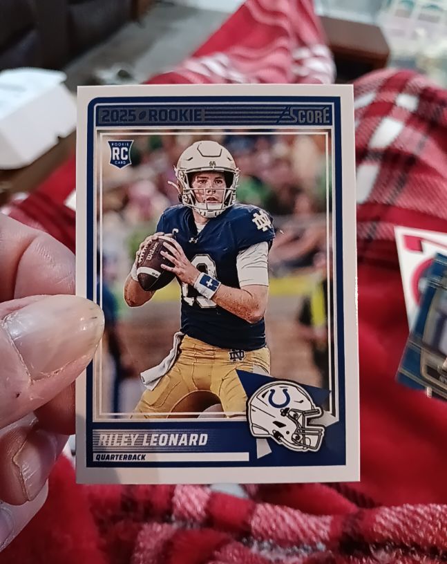 2025 Panini Score #9 Riley Leonard — front