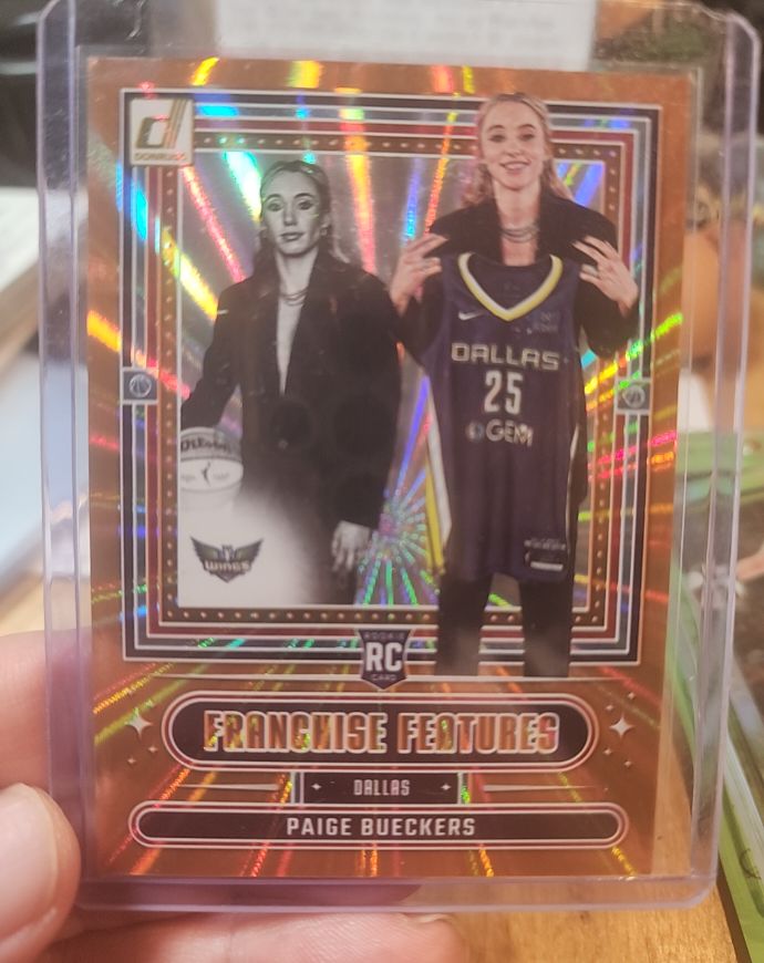 2025 Panini Donruss WNBA #16 Paige Bueckers Franchise Features — front