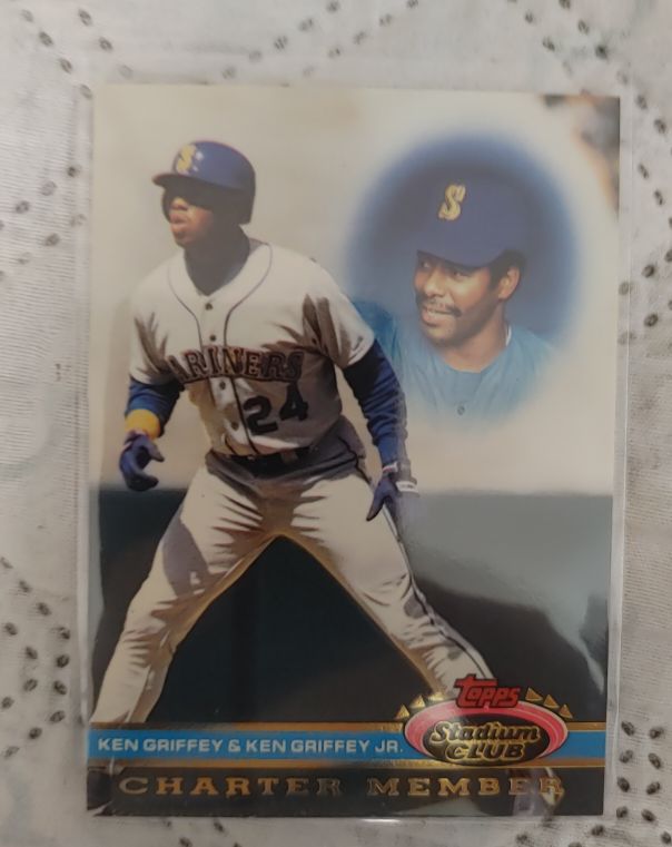 1991 Topps Stadium Club Charter Member #10 Ken Griffey Jr./Ken Griffey Sr. — front