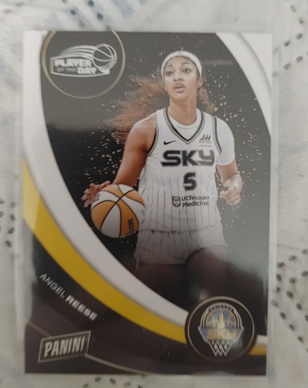 2025 Panini WNBA Player of the Day #29 Angel Reese — front