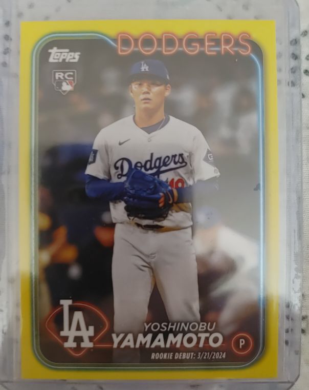 2024 Topps Series 2 #553 Yoshinobu Yamamoto Yellow Rookie Dodgers — front