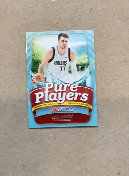 2022-23 Panini NBA Hoops #7 Luka Dončić — front