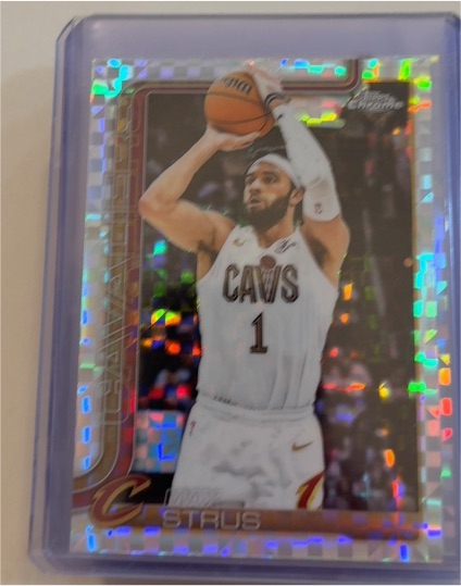 2025-26 Topps Chrome #32 Max Strus — front