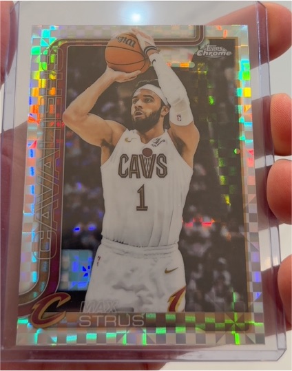 2025-26 Topps Chrome #32 Max Strus X-Fractor Cleveland Cavaliers — front