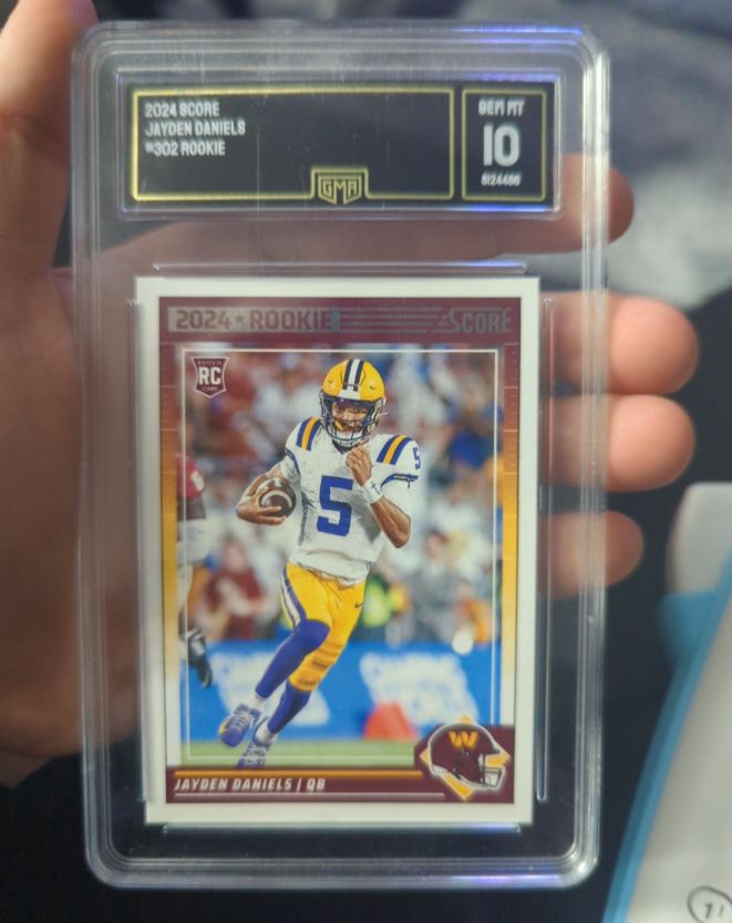 2024 Panini Score #302 Jayden Daniels Rookie — front