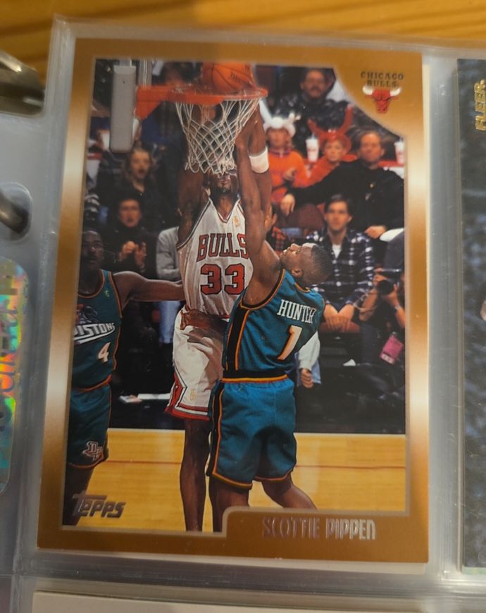 1998-99 Topps #1 Scottie Pippen — front