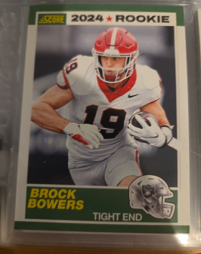 2024 Panini Score #10 Brock Bowers — front