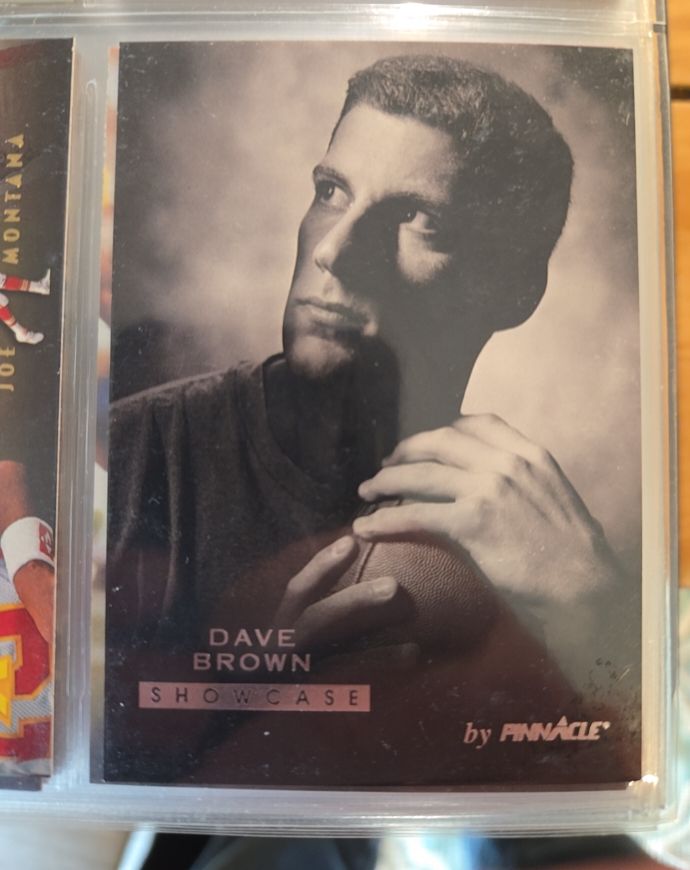 1995 Pinnacle Football Showcase #13 Dave Brown — front