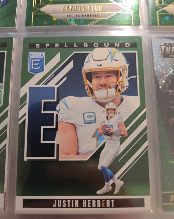 2025 Panini Donruss Elite #35 Justin Herbert Spellbound Green Parallel — front