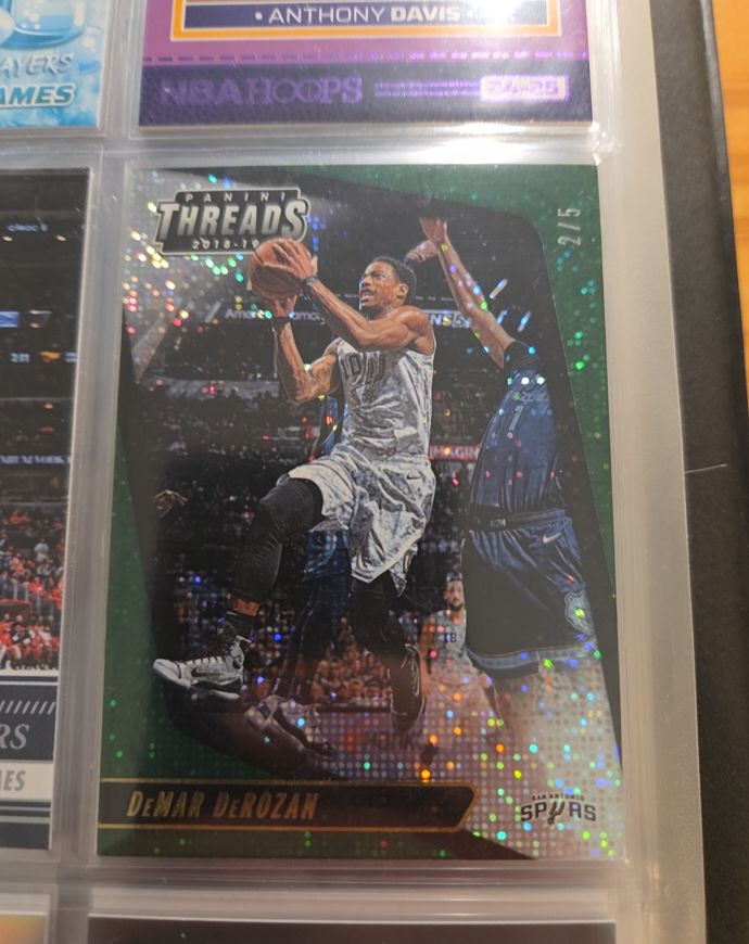 2018-19 Panini Threads #80 DeMar DeRozan Dazzle — front