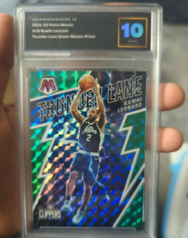 2021-22 Panini Mosaic #19 Kawhi Leonard Thunder Lane Green Mosaic Prizm — front