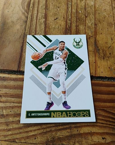 2024-25 Panini NBA Hoops Tribute #285 Giannis Antetokounmpo — front