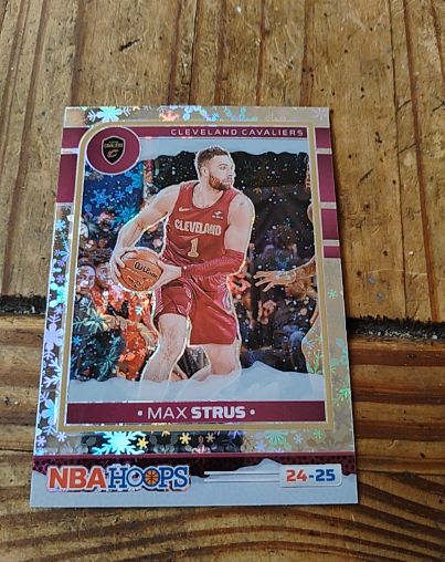 2024-25 Panini NBA Hoops #150 Max Strus — front
