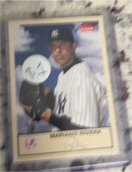 2000 Fleer Tradition #200 Mariano Rivera — front
