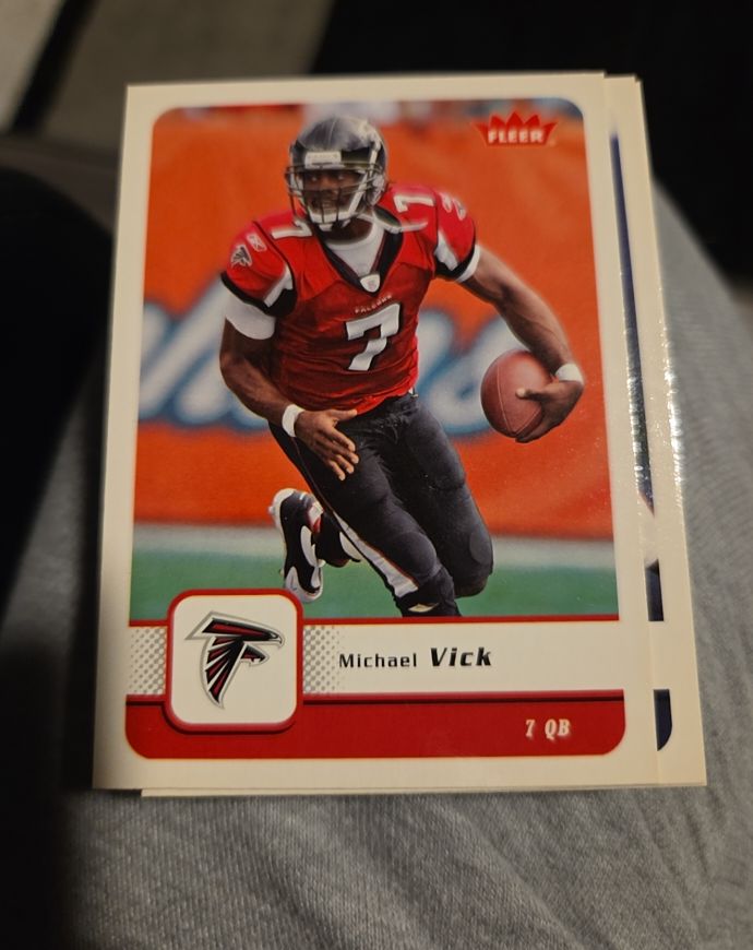 2006 Fleer #4 Michael Vick Atlanta Falcons — front