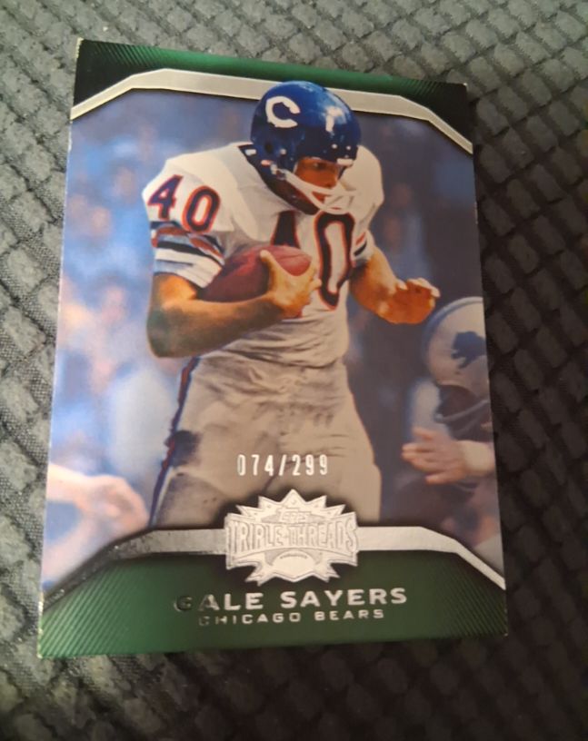 2010 Topps Triple Threads #98 Gale Sayers — front