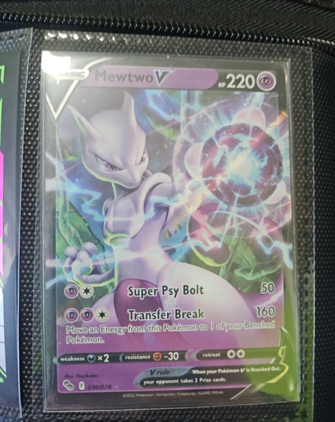 2022 Pokémon GO #030 Mewtwo V — front