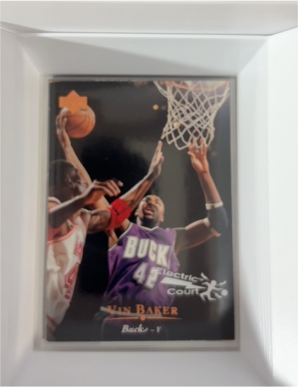 1995-96 Upper Deck #182 Vin Baker Milwaukee Bucks — front