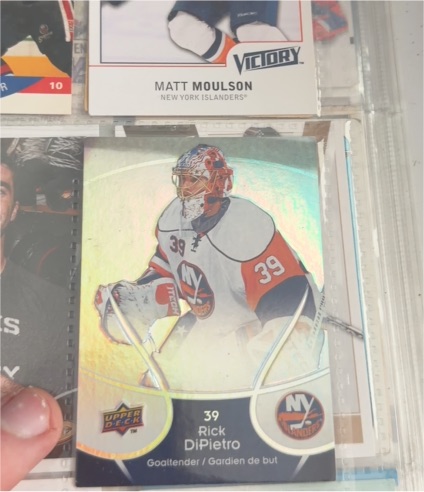 2001 Upper Deck Victory #39 Rick DiPietro — front