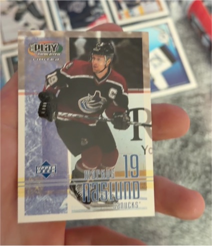 2001-02 Upper Deck Playmakers #19 Markus Naslund — front