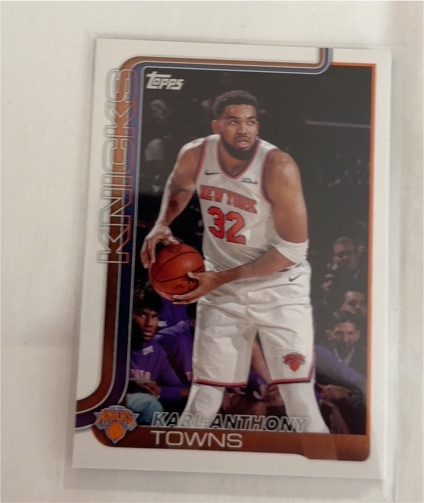 2025-26 Topps #19 Karl-Anthony Towns — front