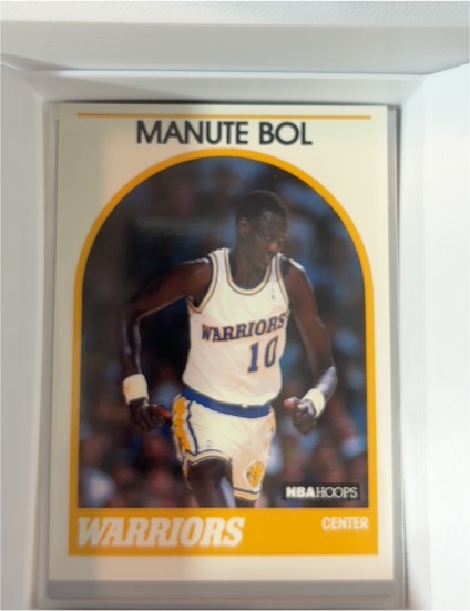 1989-90 NBA Hoops #75 Manute Bol — front