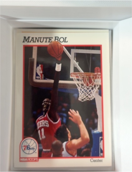 1991-92 NBA Hoops #157 Manute Bol — front