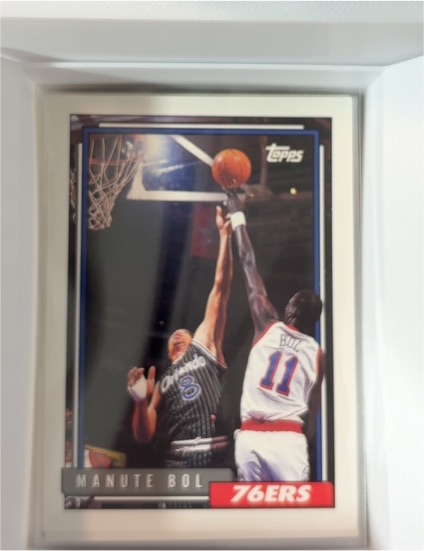 1992-93 Topps #175 Manute Bol Philadelphia 76ers — front