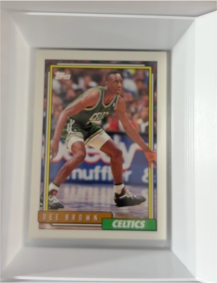 1992-93 Topps #17 Dee Brown Boston Celtics — front