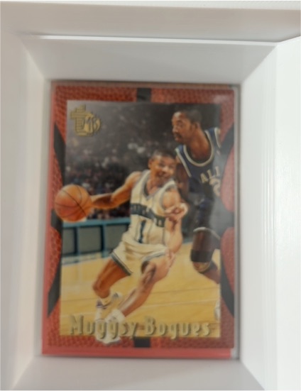 1994-95 Topps Embossed #9 Muggsy Bogues — front