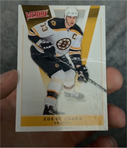 2010-11 Upper Deck Victory #12 Zdeno Chara — front