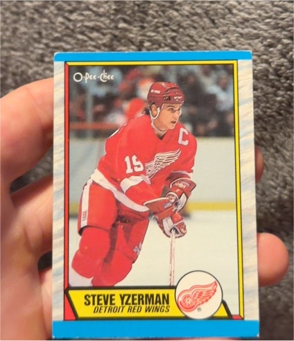 1989-90 O-Pee-Chee #83 Steve Yzerman — front