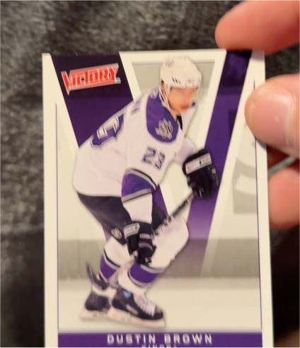 2010-11 Upper Deck Victory #84 Dustin Brown — front