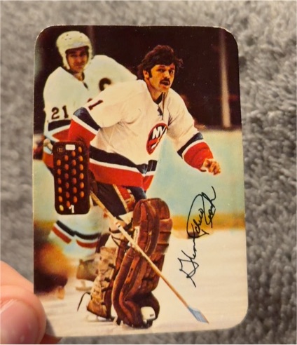 1977 Topps Hockey Glossy Insert #17 Glenn Resch — front