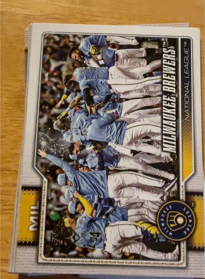 2026 Topps Series 1 #107 Milwaukee Brewers Team Card — front