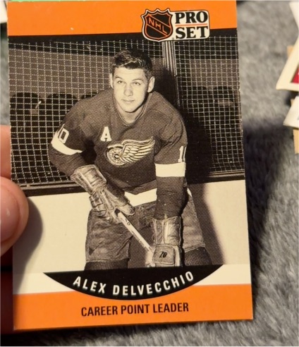 1990-91 Pro Set #652 Alex Delvecchio — front