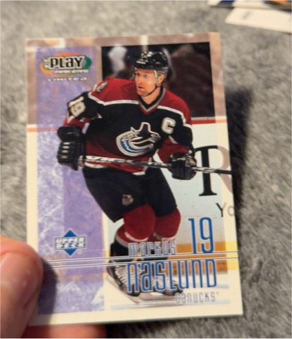 2001-02 Upper Deck Playmakers #19 Markus Naslund — front