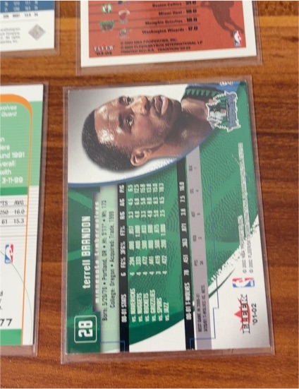 1996 Fleer #10402 Terrell Brandon — front