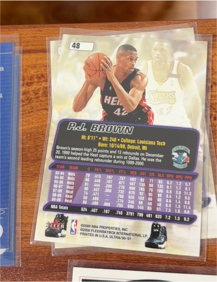 2000 Fleer Ultra #48 P.J. Brown — front