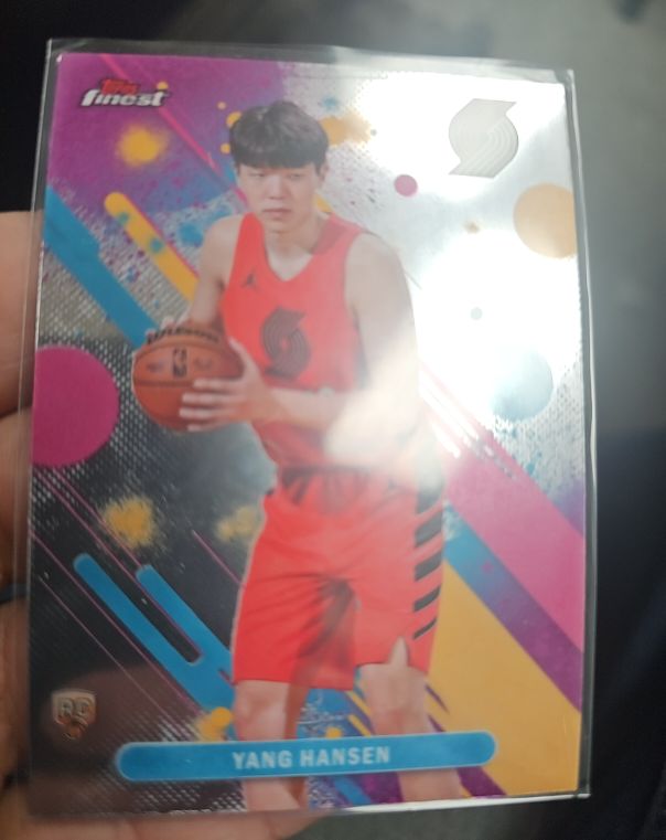 2025-26 Topps Finest #16 Yang Hansen — front