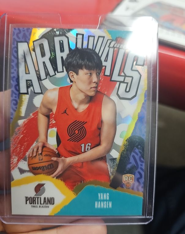 2025-26 Topps Finest #A-16 Yang Hansen Arrivals Rookie — front