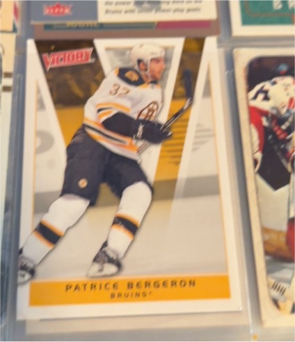 2010-11 Upper Deck Victory #11 Patrice Bergeron Boston Bruins — front