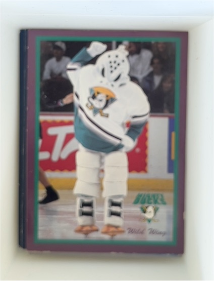 1993-94 Leaf #18 Wild Wing Anaheim Ducks — front